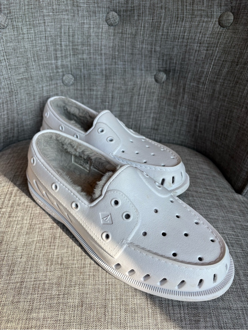 Women’s White Faux-Fur Lined Slip-On Shoes SZ. 9